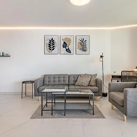 Seaview Splendor 2-br Luxury, Huge Terrace Apartment