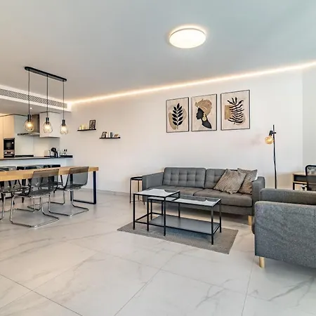 Seaview Splendor 2-br Luxury, Huge Terrace Apartment Fuengirola