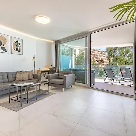 Seaview Splendor 2-br Luxury, Huge Terrace Apartment Fuengirola